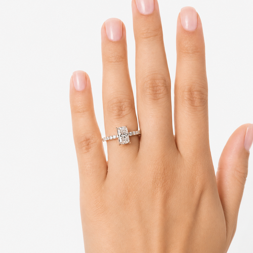 Anillo Radiant 1.80 CTW Diamante de Laboratorio IGI Oro Amarillo 14K
